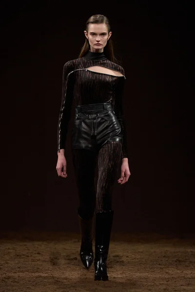 Look 60
